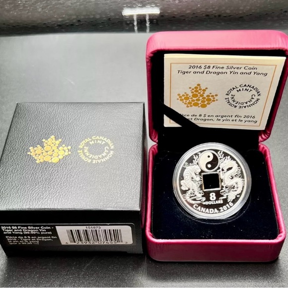 This coin is 99.99% pure Silver & Gold finish with a diameter of 36 millimetres. - Picture 8 of 10